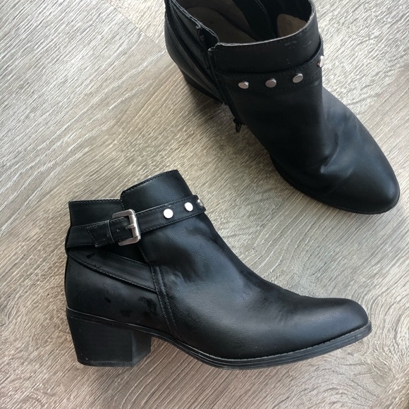 Black boots - Picture 2 of 5